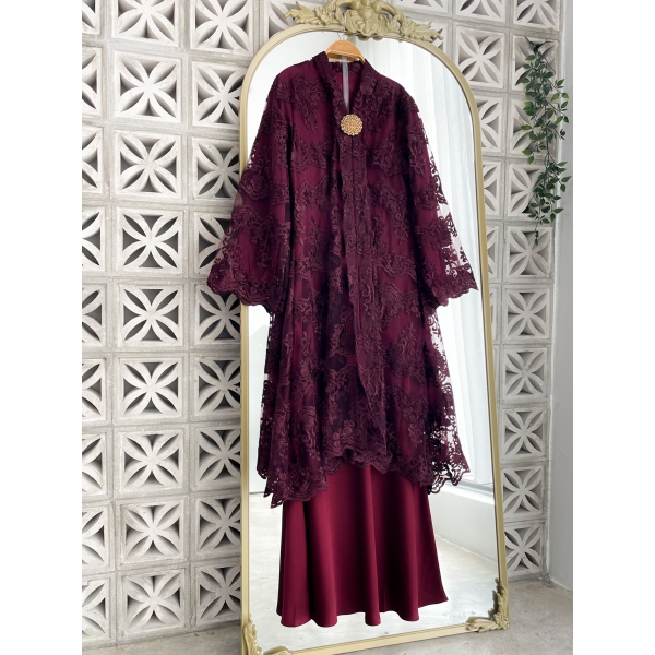 Wartika Lace Kebaya Labuh